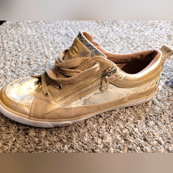 Size 8 1/2M Gently Used Gold Zipper Guess Tennis Shoes - Worn Twice - Picture 5 of 5